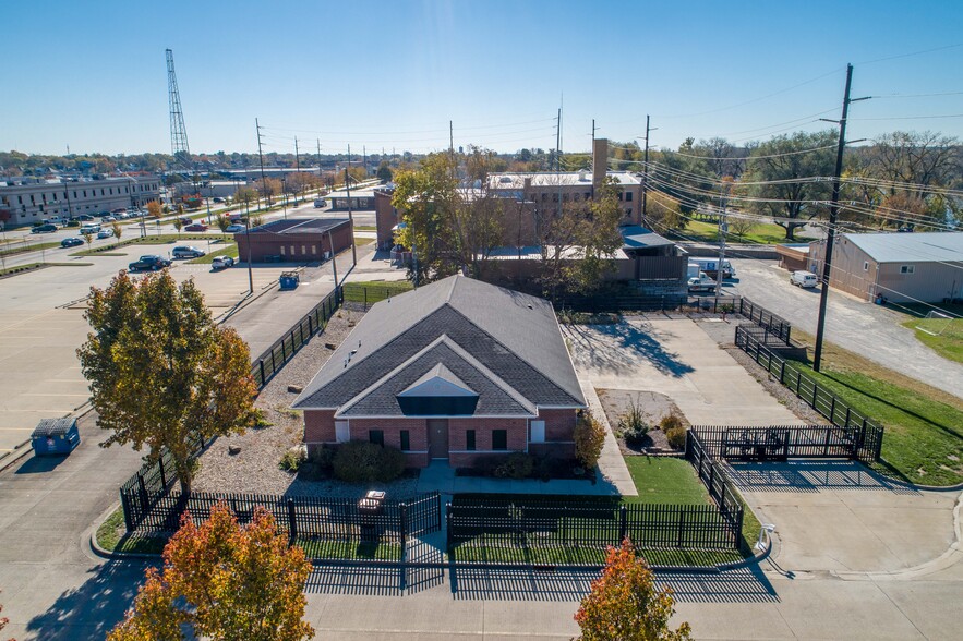 21 Wabash Ct, Terre Haute, IN for sale - Building Photo - Image 1 of 1