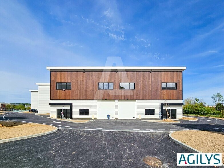 Light Industrial in Ollainville for sale - Building Photo - Image 2 of 12