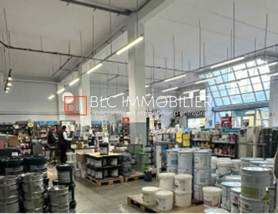 Retail in Aubagne to rent Interior Photo- Image 1 of 3