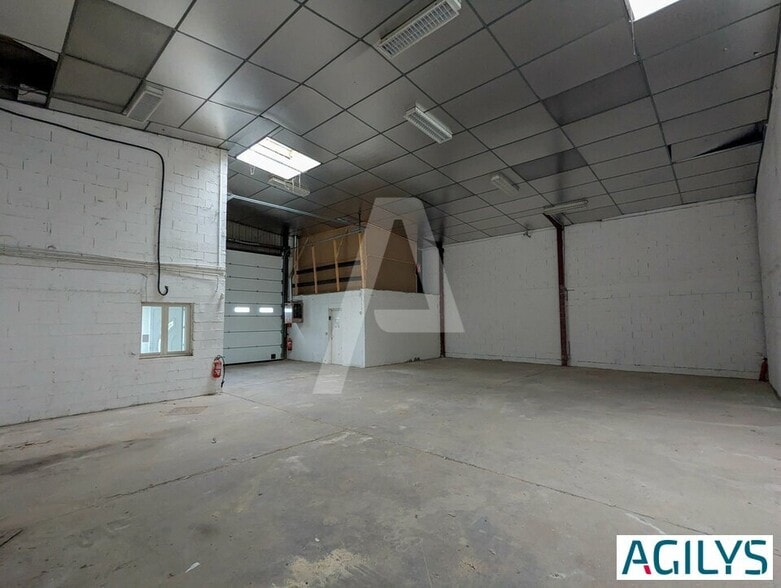 Light Industrial in Saint-Michel-sur-Orge to rent - Building Photo - Image 3 of 9