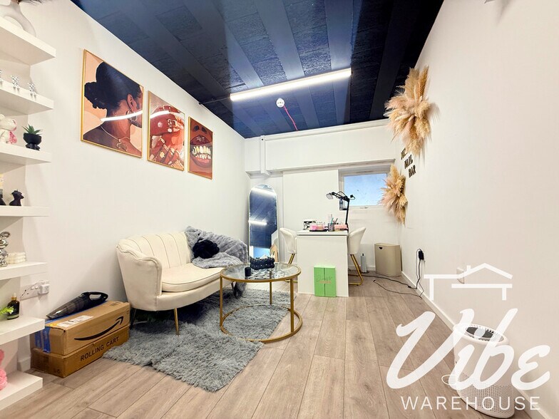 1-5 Theydon Rd, London to rent - Building Photo - Image 1 of 8