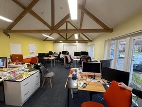 Abbey Barn Lane, Flackwell Heath, High Wycombe to rent Interior Photo- Image 2 of 2