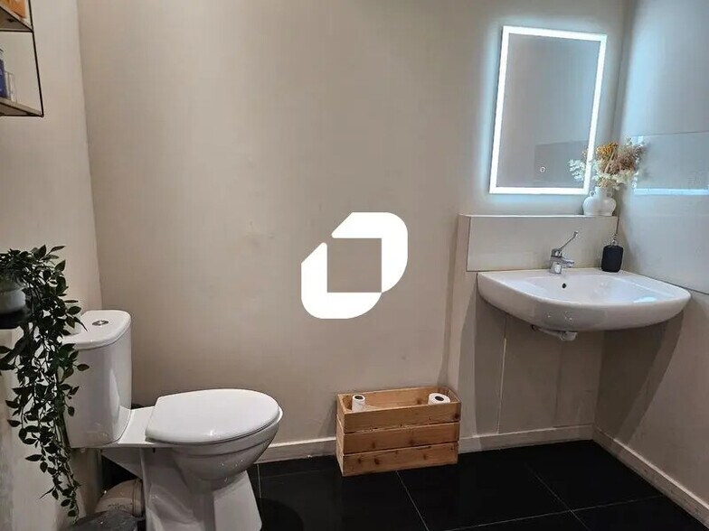 Retail in Lattes to rent - Building Photo - Image 3 of 7