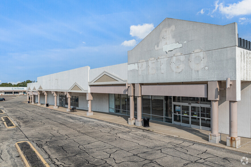 801 W Lake Ave, Peoria, IL for rent - Building Photo - Image 3 of 20