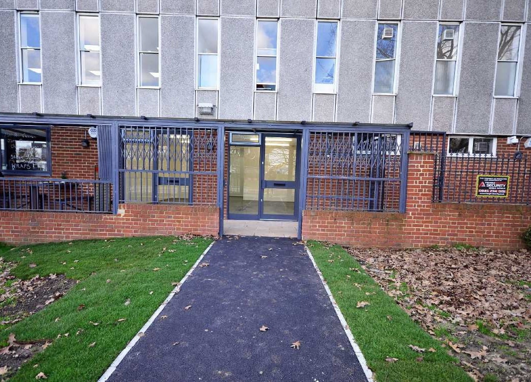 3838B Chigwell Ln, Loughton IG10 3NY