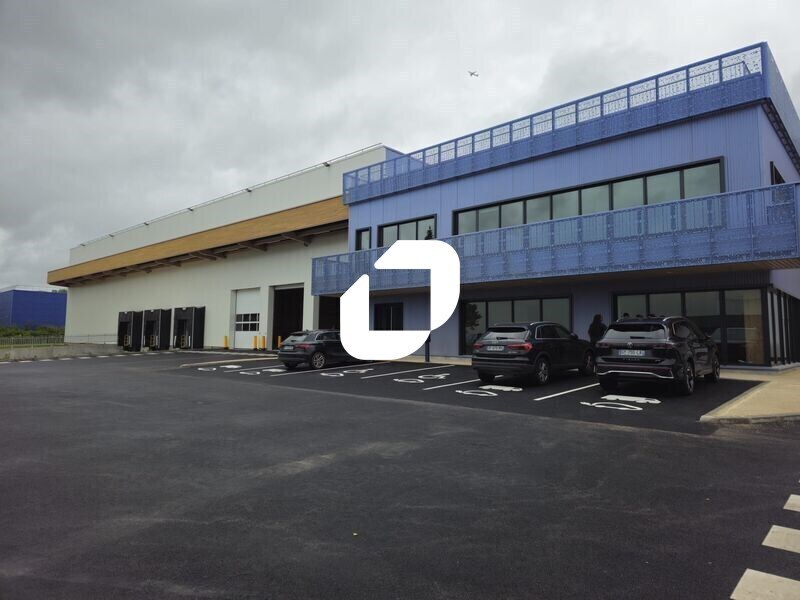 Industrial in Tremblay-en-France to rent Building Photo- Image 1 of 13