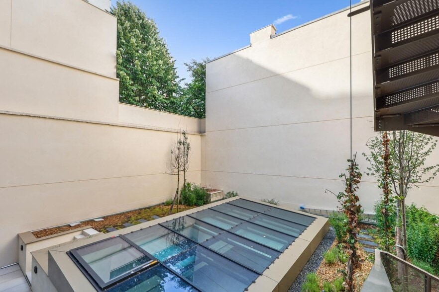 Office in Neuilly-sur-Seine to rent - Building Photo - Image 3 of 8