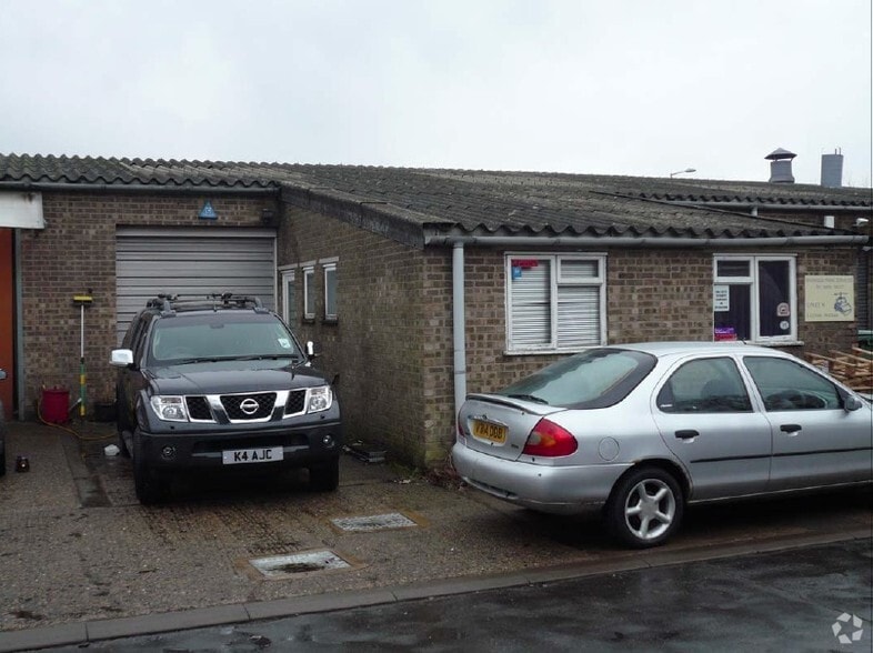 42 Leyton Av, Mildenhall to rent - Building Photo - Image 2 of 2