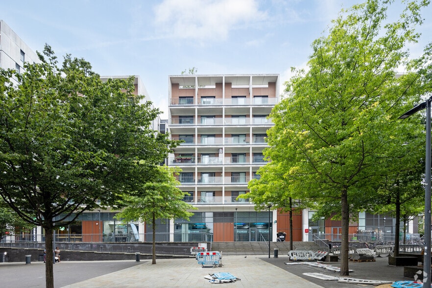 Dalston Sq, London to rent - Building Photo - Image 2 of 2