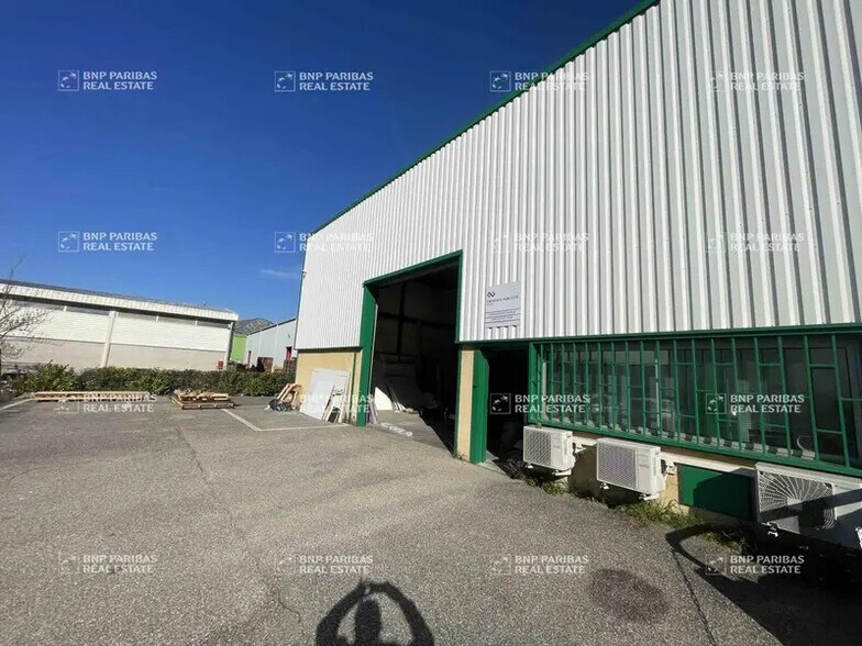 Light Industrial in Gémenos to rent - Building Photo - Image 2 of 11