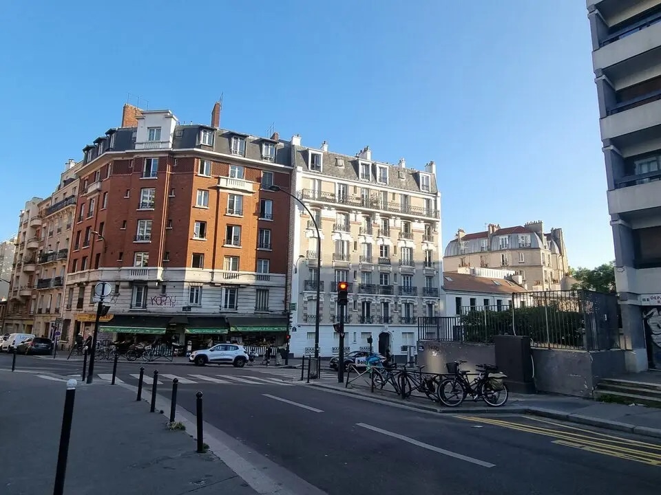Retail in Paris for sale Building Photo- Image 1 of 10