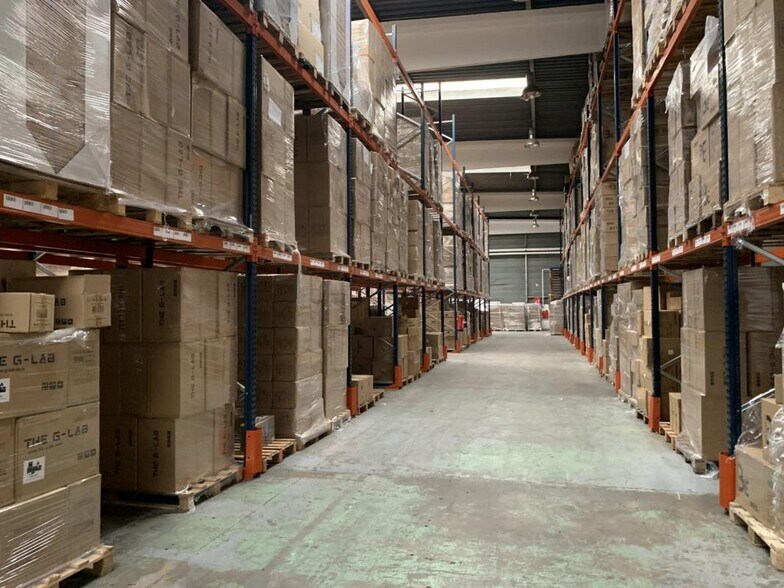 Industrial in SAINT-OUEN-L'AUMONE to rent - Interior Photo - Image 1 of 6