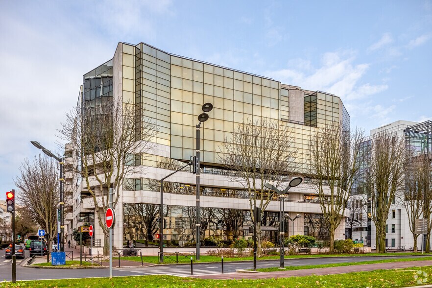 122 Rue Edouard Vaillant, Levallois-Perret to rent - Building Photo - Image 2 of 4