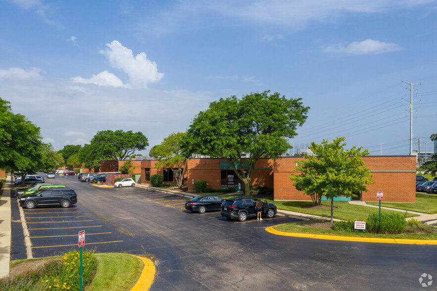 1305-1365 Wiley Rd, Schaumburg, IL for rent - Building Photo - Image 3 of 14