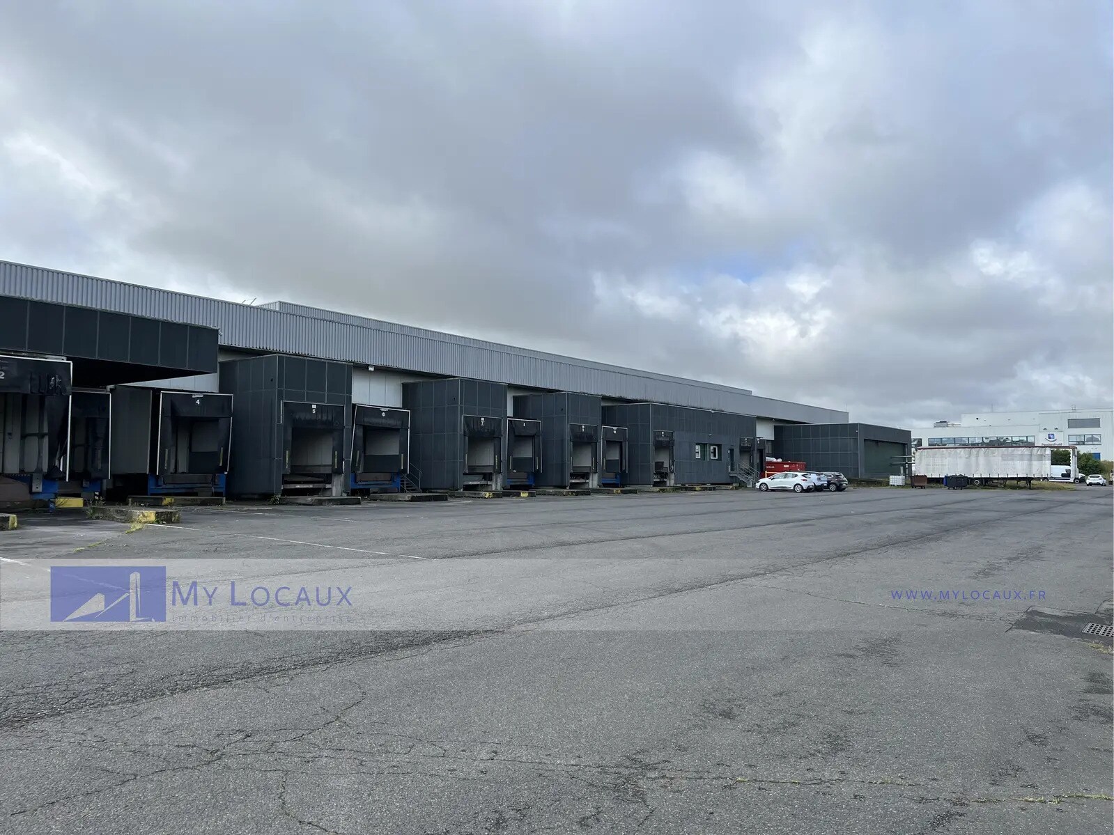 Industrial in SAINT-OUEN-L'AUMONE to rent Building Photo- Image 1 of 3