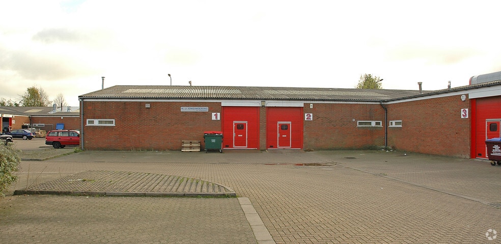 Westbury Clos, Dunstable to rent - Building Photo - Image 2 of 5