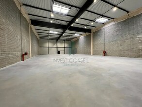 Office in SAINT-OUEN-L'AUMONE to rent Interior Photo- Image 2 of 9