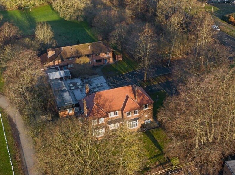 31 Shipton Rd, York for sale - Primary Photo - Image 1 of 1