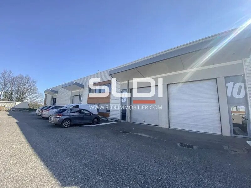 Location Local d'activités 670 m² - Photo 1