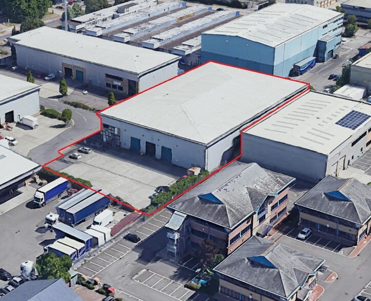 Fleming Way, Crawley to rent - Aerial - Image 2 of 11