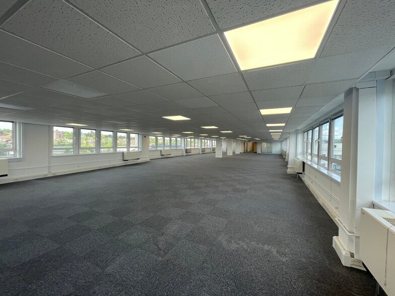 Medway St, Maidstone to rent - Interior Photo - Image 3 of 4