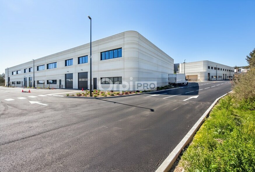 Industrial in La Ciotat to rent - Building Photo - Image 1 of 6