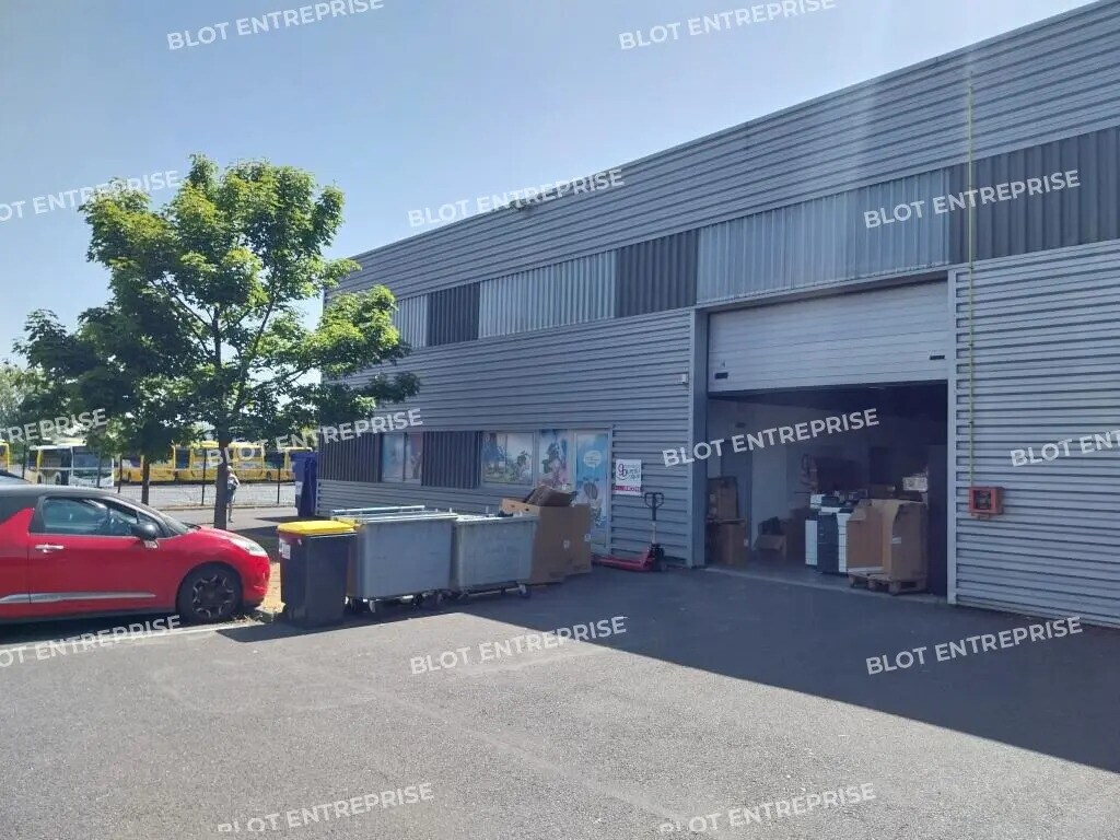 Location Entrepôt 491 m² - Photo 1