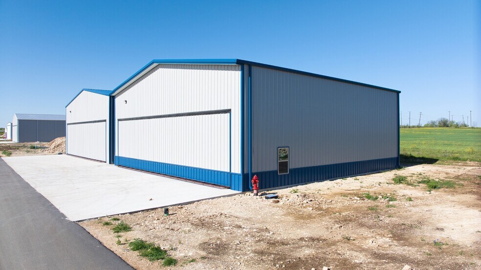 15850 Salado Airport, Unit 11, Salado, TX for sale - Building Photo - Image 3 of 26