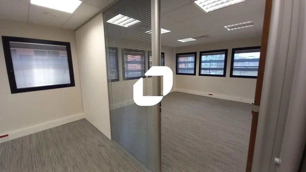 Office in Loos to rent - Interior Photo - Image 3 of 5