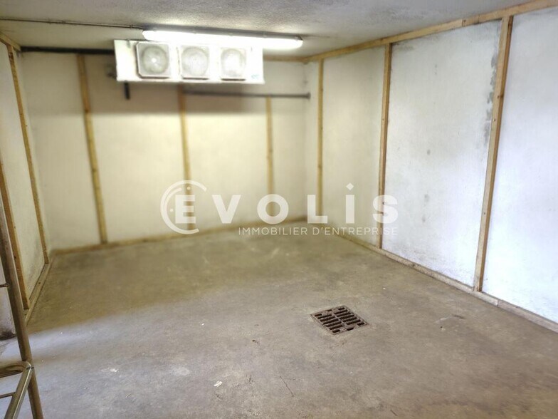 Light Industrial in Le Plessis-Trévise to rent - Interior Photo - Image 3 of 4