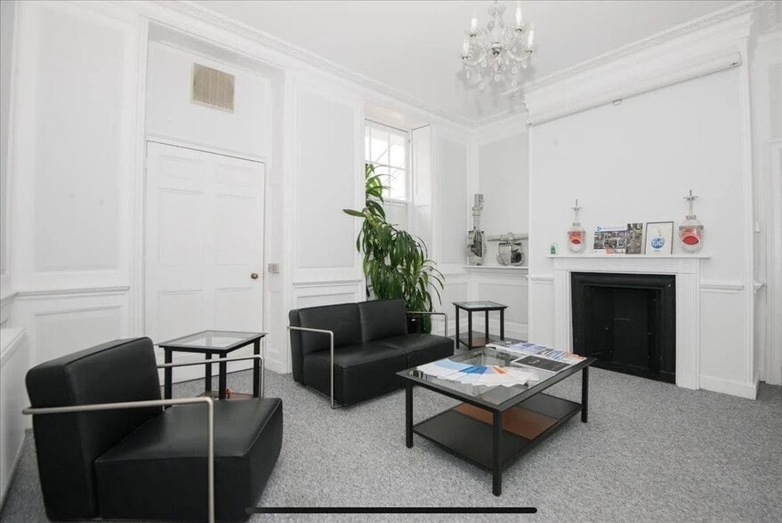 28-32 Holbrooke Pl, Richmond to rent - Building Photo - Image 2 of 8