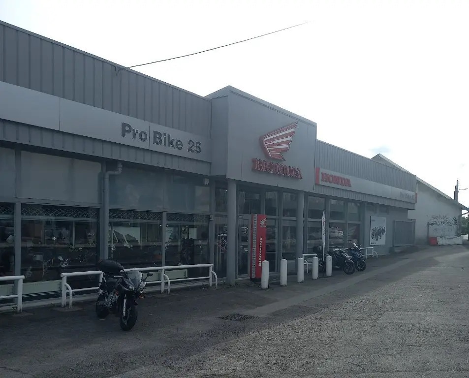 Vente Local d'activités 750 m² - Photo 1