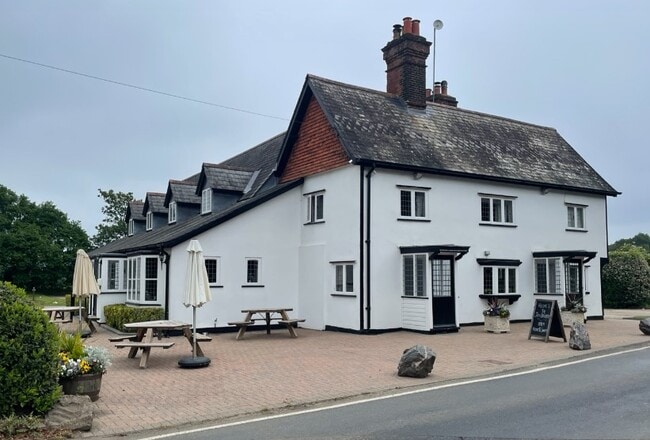 More details for Threshers Bush, Harlow - Retail to Rent