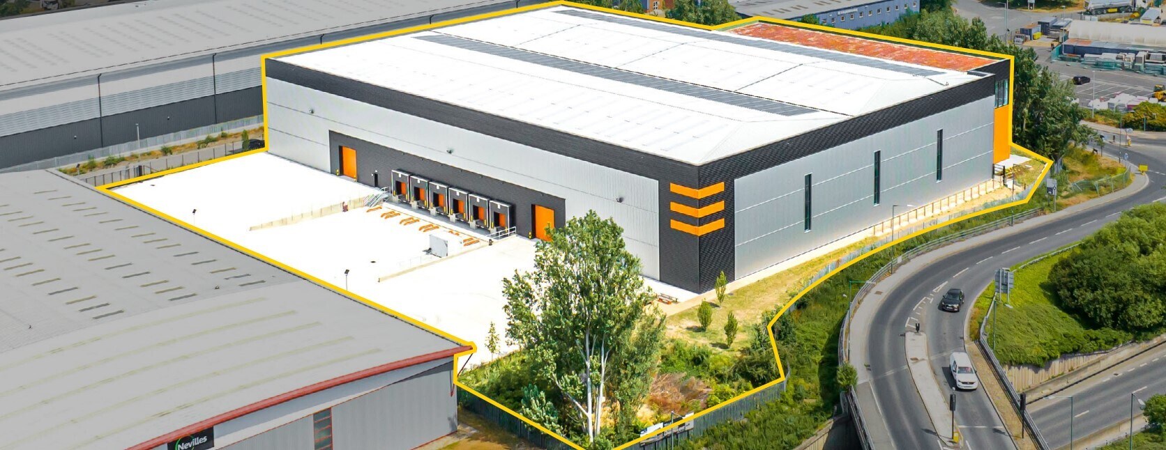 1 Church Manorway, Erith to rent Building Photo- Image 1 of 3