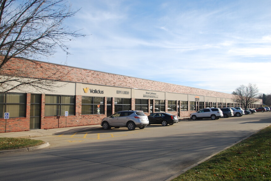 3301-3435 109th St, Urbandale, IA for rent - Building Photo - Image 2 of 7