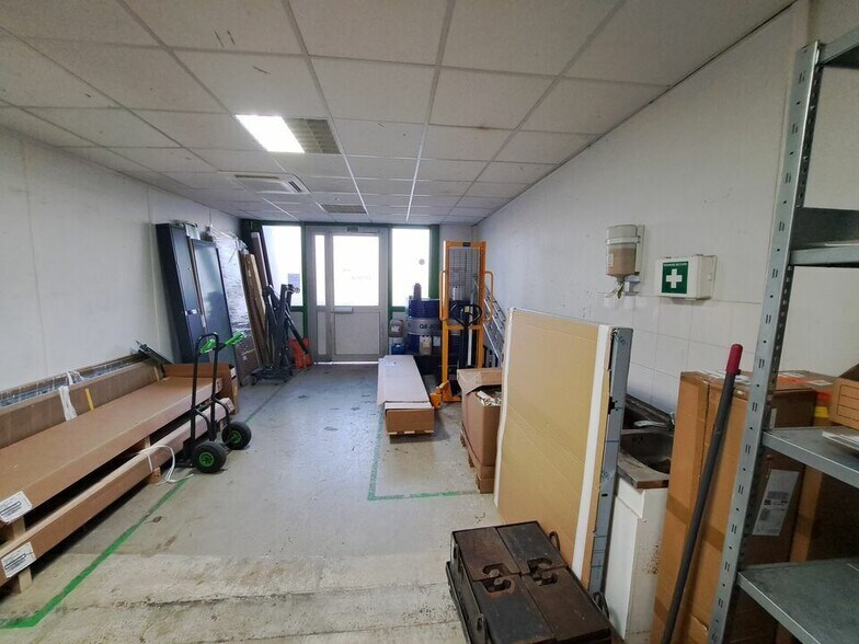 Light Industrial in Labège to rent - Interior Photo - Image 2 of 6