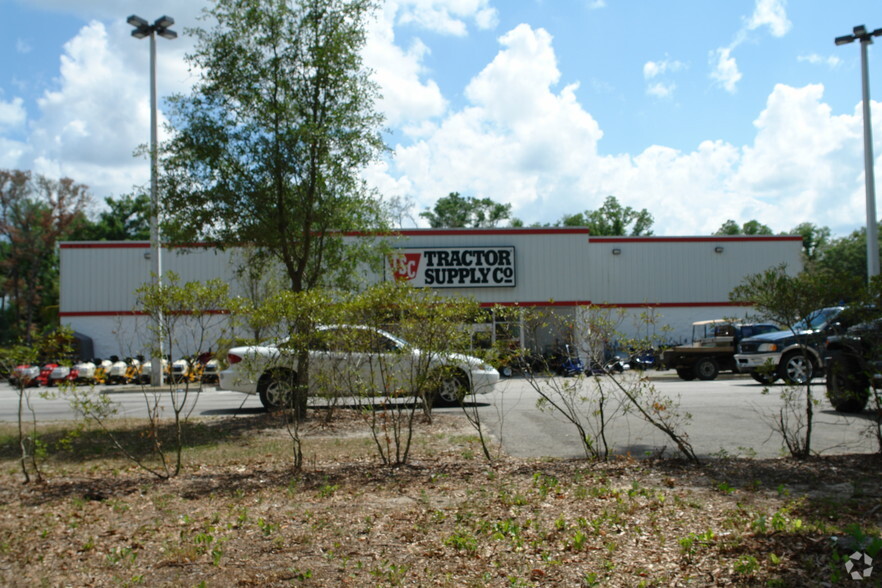 2300 N Woodland Blvd, Deland, FL for sale - Primary Photo - Image 1 of 1