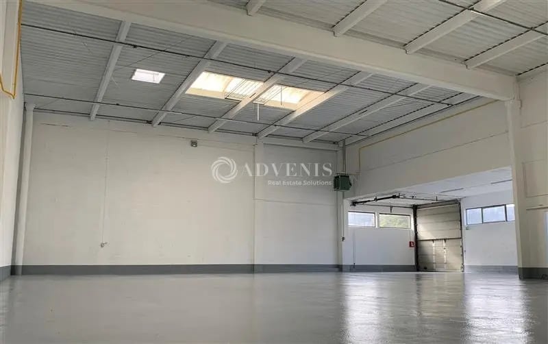Location Local d'activités 478 m² - Photo 1