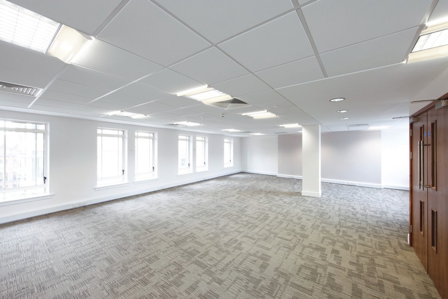 126 Colmore Row, Birmingham to rent - Interior Photo - Image 3 of 49