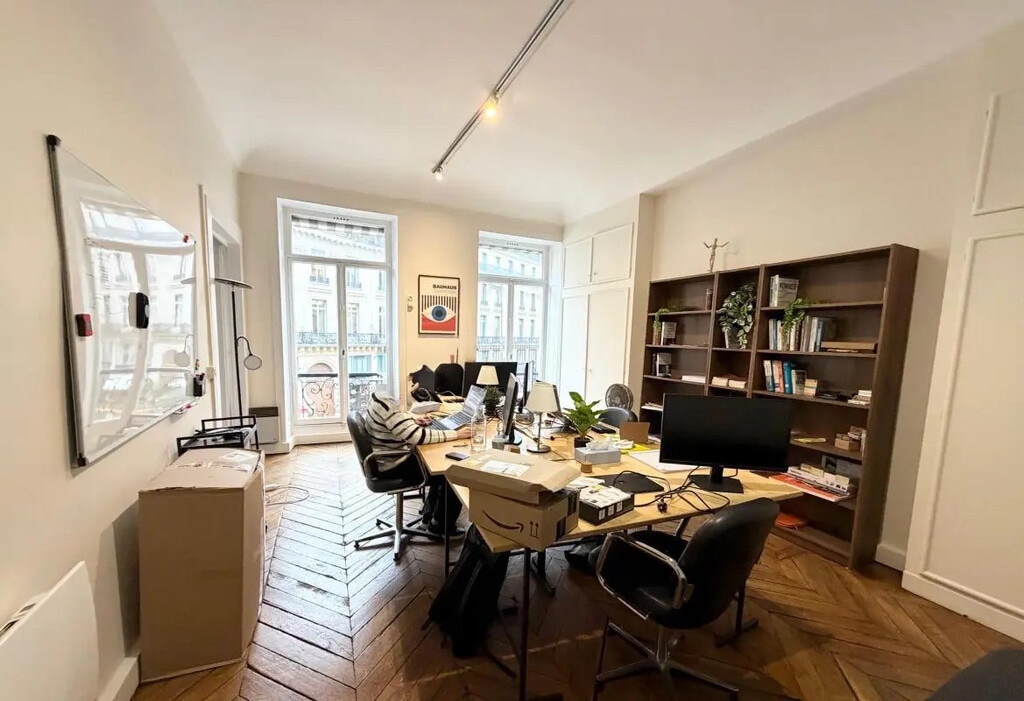Location Bureaux 100 m² - Photo 1
