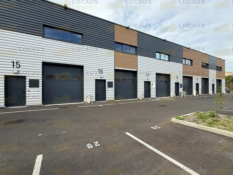 Light Industrial in Épinay-sur-Seine to rent - Building Photo - Image 2 of 3