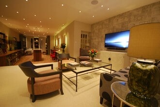 78 High St, Odiham to rent Interior Photo- Image 2 of 6