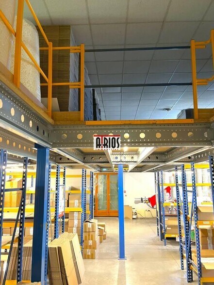 Industrial in La Crau for sale - Interior Photo - Image 3 of 9