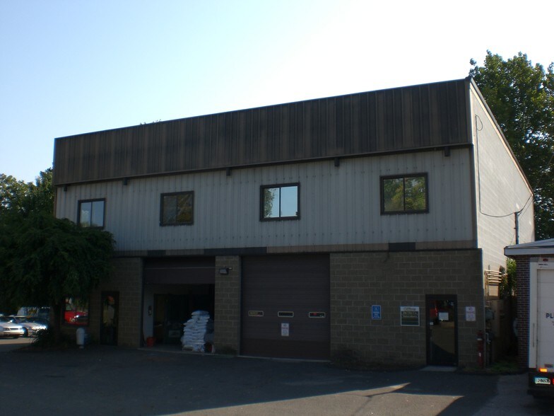 17 Beaver Brook Rd, Danbury, CT for sale - Primary Photo - Image 1 of 1