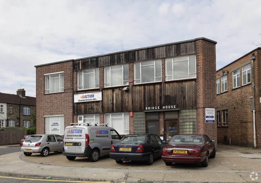 Bridge Clos, Romford for sale - Primary Photo - Image 1 of 1