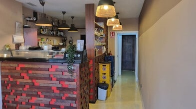 Retail in Barcelona, Barcelona to rent Interior Photo- Image 2 of 5