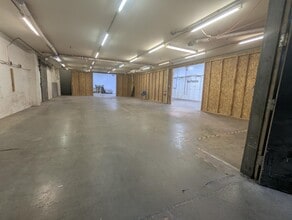 3901 SE Naef Rd, Portland, OR to rent Interior Photo- Image 2 of 24