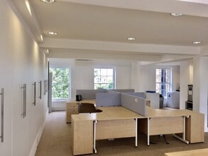 18-20 Hill Rise, Richmond to rent Interior Photo- Image 1 of 2