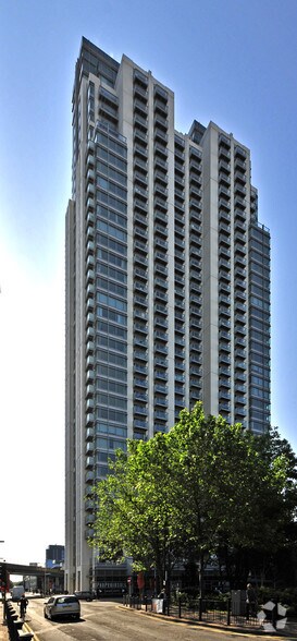 2 Pan Peninsula Sq, London for sale - Primary Photo - Image 1 of 1