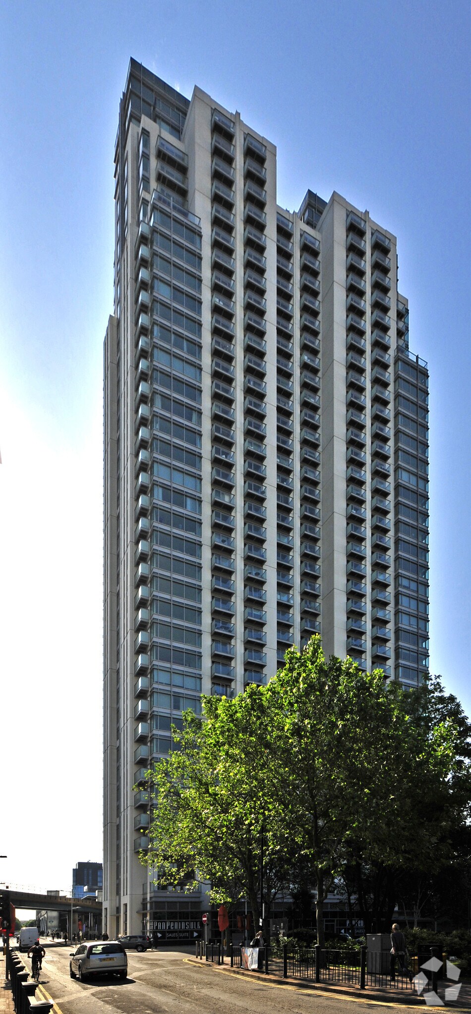 2 Pan Peninsula Sq, London for sale Primary Photo- Image 1 of 1